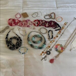 Assorted bundle of jewelry
